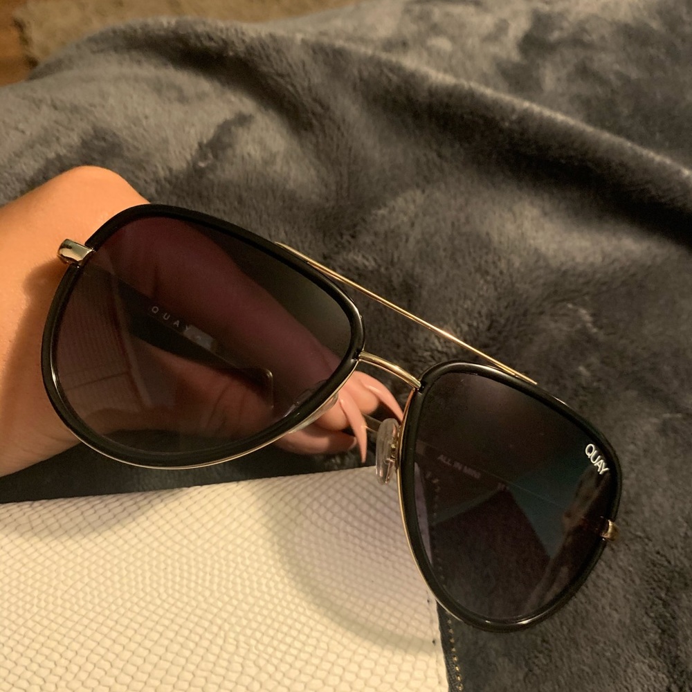 Quay Black Aviators